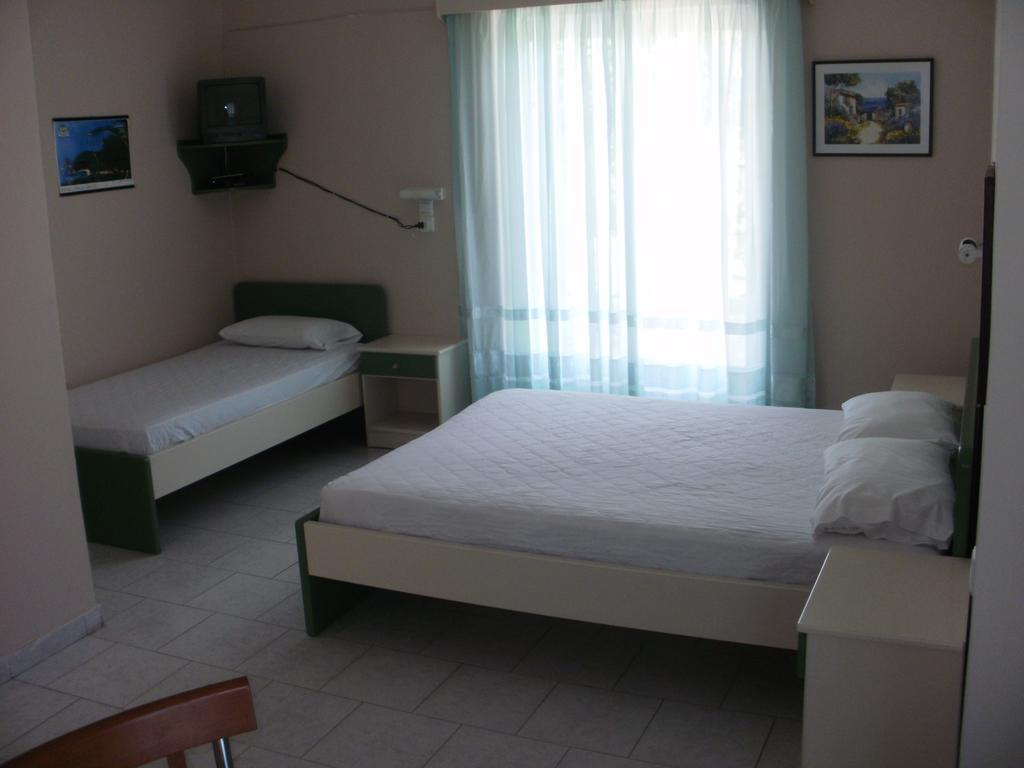 Triantis Apartments Lygia  Zimmer foto